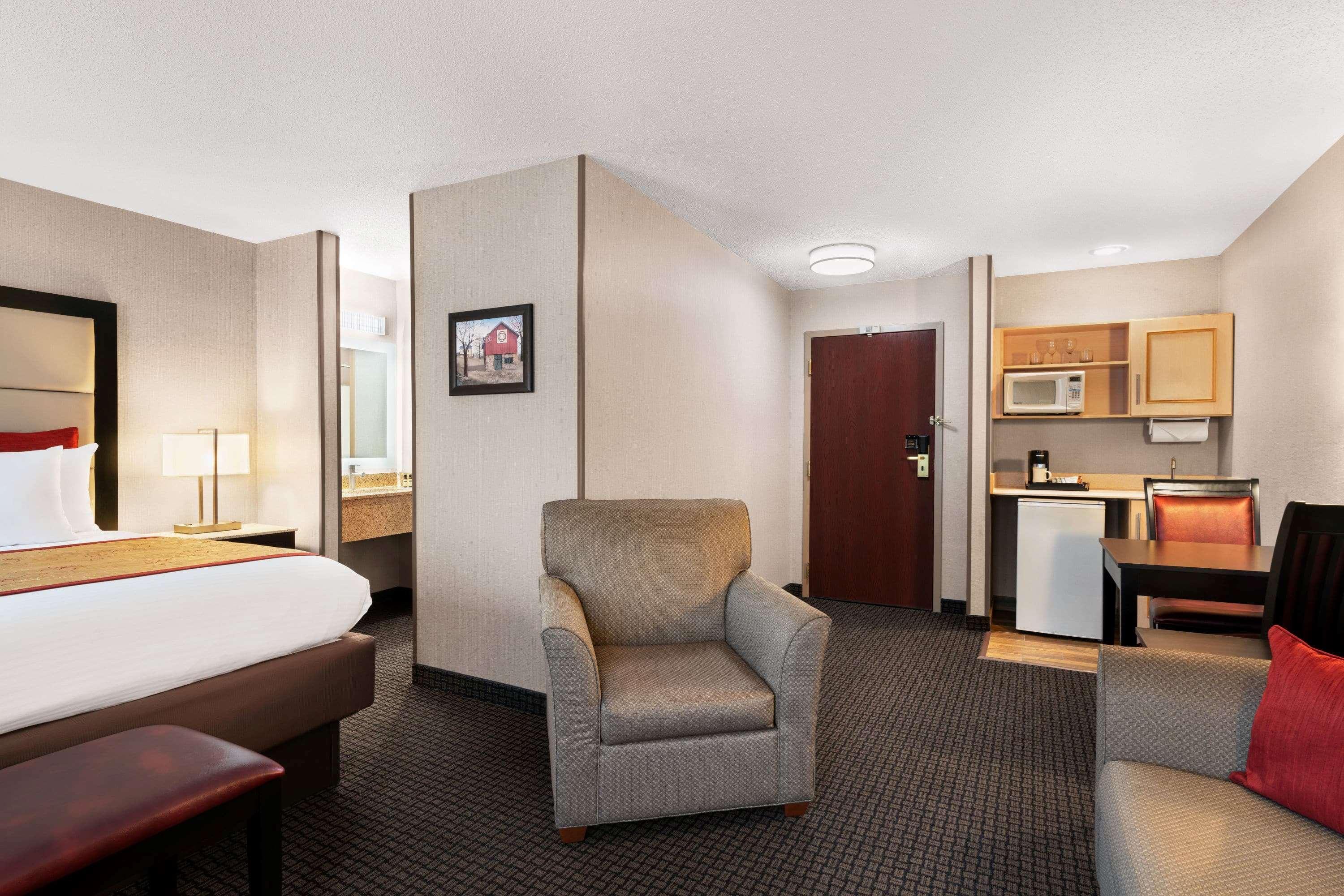 Lancaster Suites Fertility Extérieur photo
