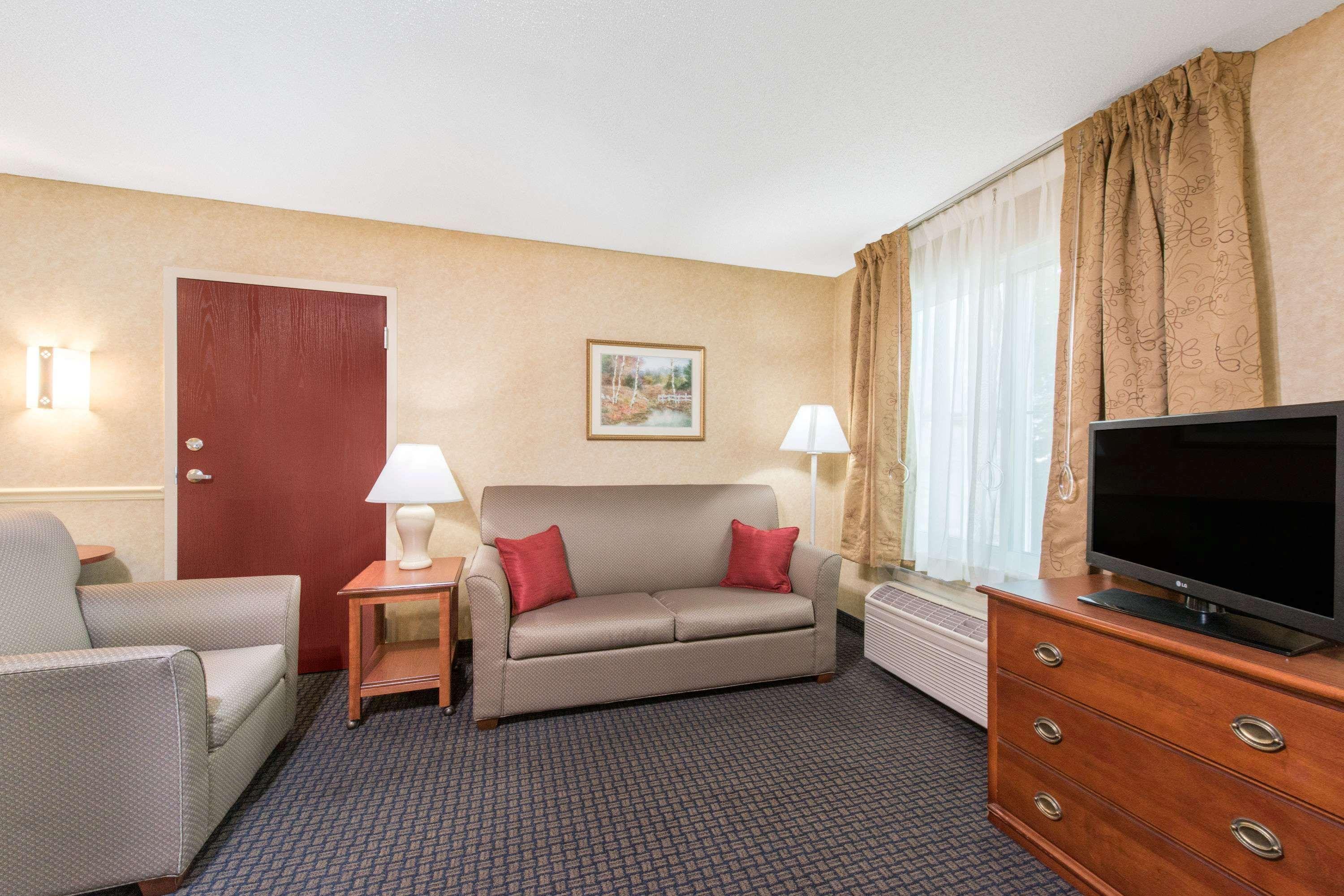 Lancaster Suites Fertility Extérieur photo