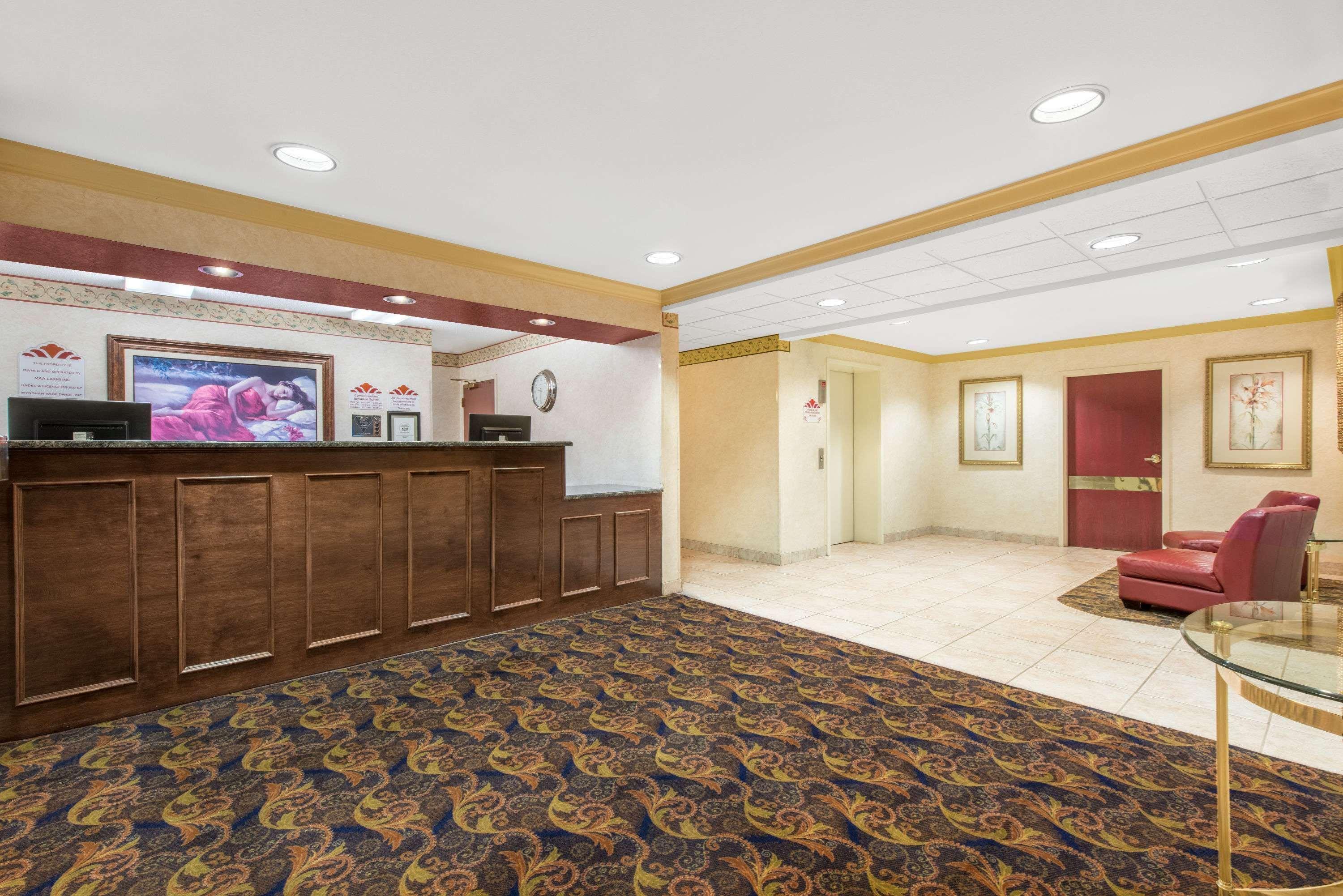 Lancaster Suites Fertility Extérieur photo