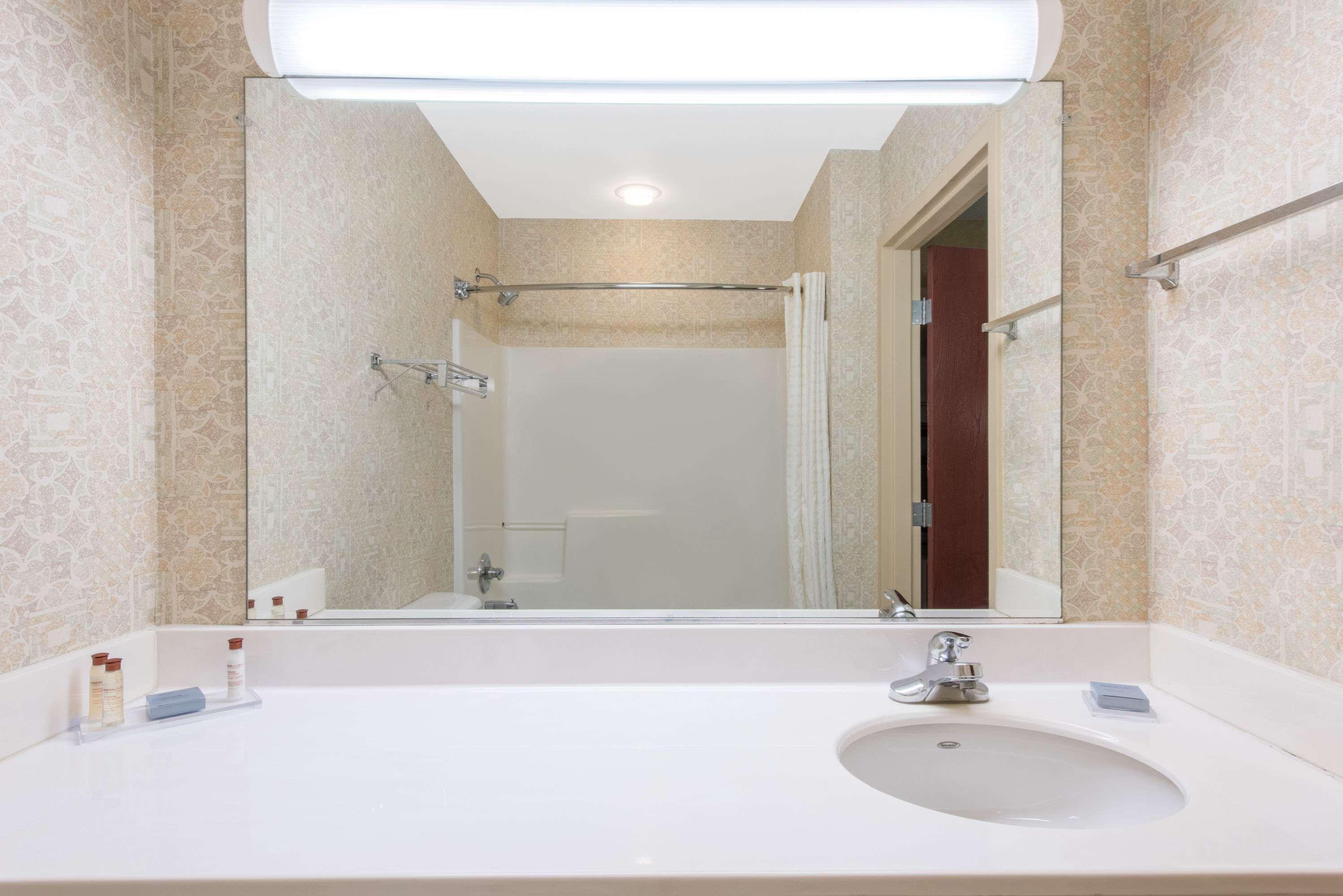Lancaster Suites Fertility Extérieur photo