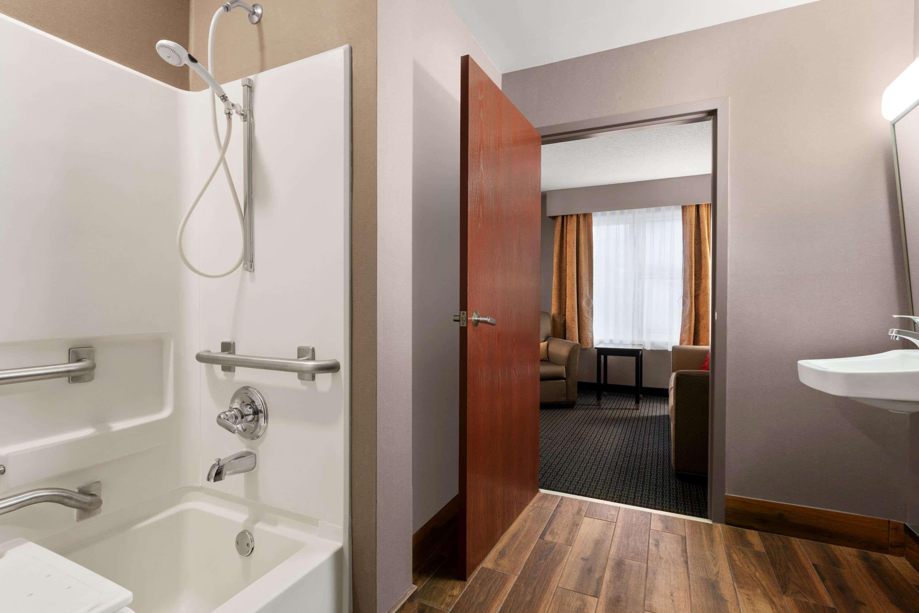 Lancaster Suites Fertility Extérieur photo